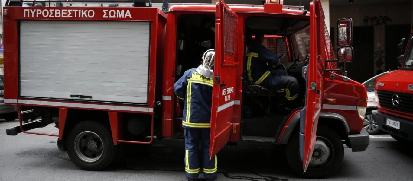 Έκρηξη και φωτιά σε σπίτι στα Καλύβια – Επτά τραυματίες συνολικά (upd)